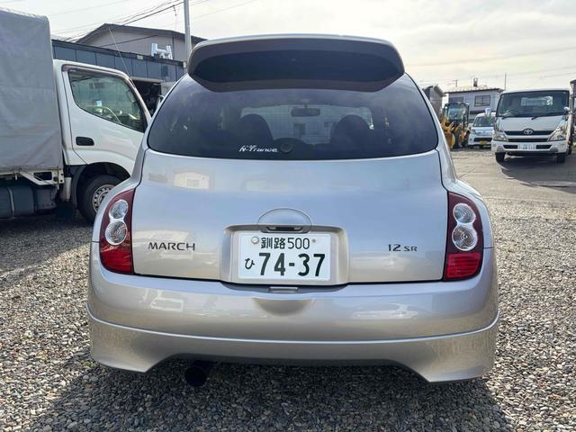 マーチ １２ＳＲ　アルミホイール　キーレスエントリー　電動格納ミラー　ＭＴ　エアコン　パワーステアリング　パワーウィンドウ（17枚目）