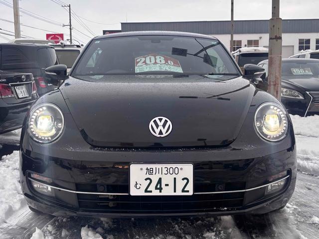 ザ・ビートル ターボ　バックカメラ　ナビ　ＴＶ　クリアランスソナー　オートクルーズコントロール　ＡＴ　オートライト　スマートキー　電動格納ミラー　アルミホイール　盗難防止システム　ＡＢＳ　ＣＤ　ＤＶＤ再生　ＵＳＢ（3枚目）