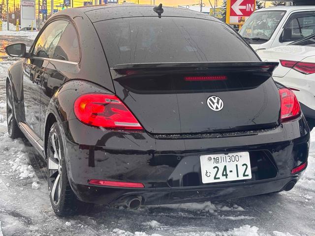 ザ・ビートル ターボ　バックカメラ　ナビ　ＴＶ　クリアランスソナー　オートクルーズコントロール　ＡＴ　オートライト　スマートキー　電動格納ミラー　アルミホイール　盗難防止システム　ＡＢＳ　ＣＤ　ＤＶＤ再生　ＵＳＢ（6枚目）