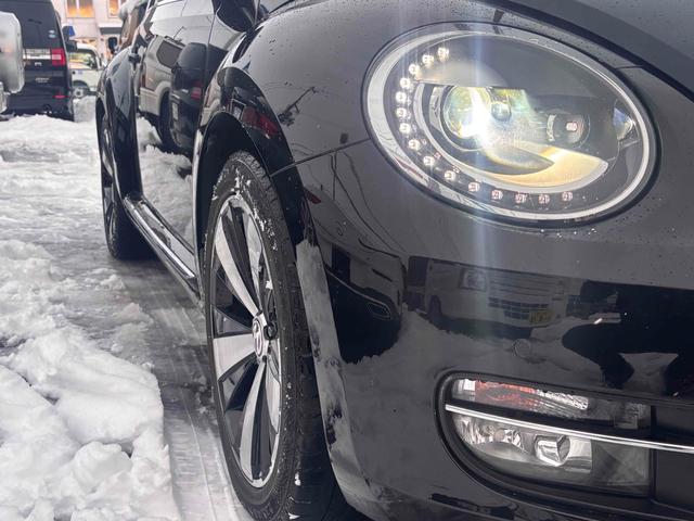 ザ・ビートル ターボ　バックカメラ　ナビ　ＴＶ　クリアランスソナー　オートクルーズコントロール　ＡＴ　オートライト　スマートキー　電動格納ミラー　アルミホイール　盗難防止システム　ＡＢＳ　ＣＤ　ＤＶＤ再生　ＵＳＢ（7枚目）