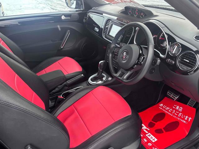 ザ・ビートル ターボ　バックカメラ　ナビ　ＴＶ　クリアランスソナー　オートクルーズコントロール　ＡＴ　オートライト　スマートキー　電動格納ミラー　アルミホイール　盗難防止システム　ＡＢＳ　ＣＤ　ＤＶＤ再生　ＵＳＢ（14枚目）