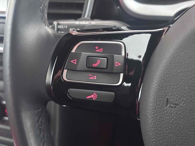 ザ・ビートル ターボ　バックカメラ　ナビ　ＴＶ　クリアランスソナー　オートクルーズコントロール　ＡＴ　オートライト　スマートキー　電動格納ミラー　アルミホイール　盗難防止システム　ＡＢＳ　ＣＤ　ＤＶＤ再生　ＵＳＢ（34枚目）