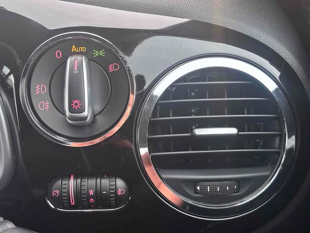 ザ・ビートル ターボ　バックカメラ　ナビ　ＴＶ　クリアランスソナー　オートクルーズコントロール　ＡＴ　オートライト　スマートキー　電動格納ミラー　アルミホイール　盗難防止システム　ＡＢＳ　ＣＤ　ＤＶＤ再生　ＵＳＢ（37枚目）