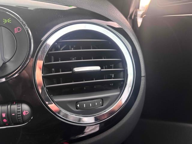 ザ・ビートル ターボ　バックカメラ　ナビ　ＴＶ　クリアランスソナー　オートクルーズコントロール　ＡＴ　オートライト　スマートキー　電動格納ミラー　アルミホイール　盗難防止システム　ＡＢＳ　ＣＤ　ＤＶＤ再生　ＵＳＢ（42枚目）