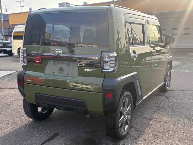 タフト Ｇターボ　４ＷＤ　ガラスルーフ　ドライブレコーダー　バックカメラ　ナビ　ＴＶ　クリアランスソナー　オートクルーズコントロール　レーンアシスト　衝突被害軽減システム　オートライト　ＬＥＤヘッドランプ（4枚目）