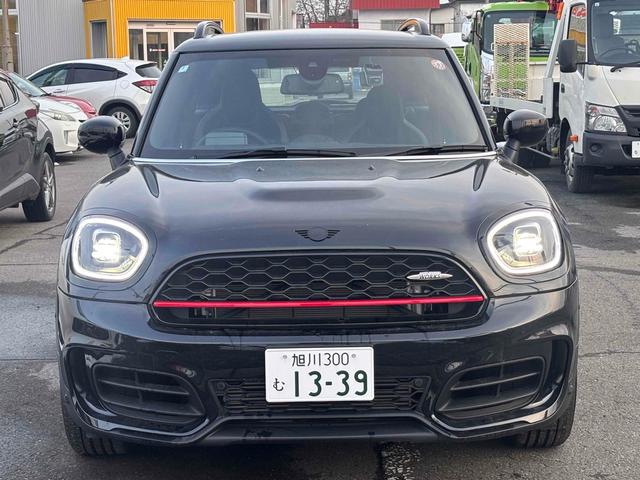 ＭＩＮＩ ＪＣＷ　クロスオーバー　プレミアム＋Ｐ　ＪＣＷトリム　新車保障継承　ドライブレコーダー　バックカメラ　ナビ　クリアランスソナー　パークアシスト　アルミホイール　オートライト　スマートキー　アイドリングストップ　電動格納ミラー　シートヒーター　ＡＴ（3枚目）