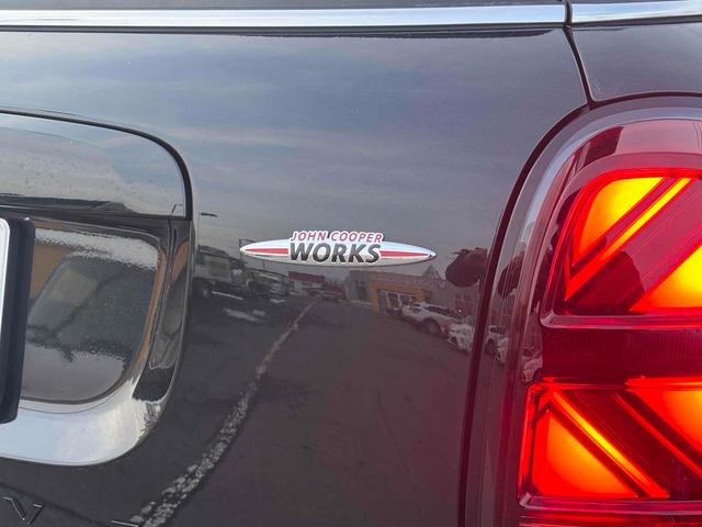 ＭＩＮＩ ＪＣＷ　クロスオーバー　プレミアム＋Ｐ　ＪＣＷトリム　新車保障継承　ドライブレコーダー　バックカメラ　ナビ　クリアランスソナー　パークアシスト　アルミホイール　オートライト　スマートキー　アイドリングストップ　電動格納ミラー　シートヒーター　ＡＴ（16枚目）