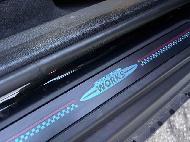 ＭＩＮＩ ＪＣＷ　クロスオーバー　プレミアム＋Ｐ　ＪＣＷトリム　新車保障継承　ドライブレコーダー　バックカメラ　ナビ　クリアランスソナー　パークアシスト　アルミホイール　オートライト　スマートキー　アイドリングストップ　電動格納ミラー　シートヒーター　ＡＴ（21枚目）