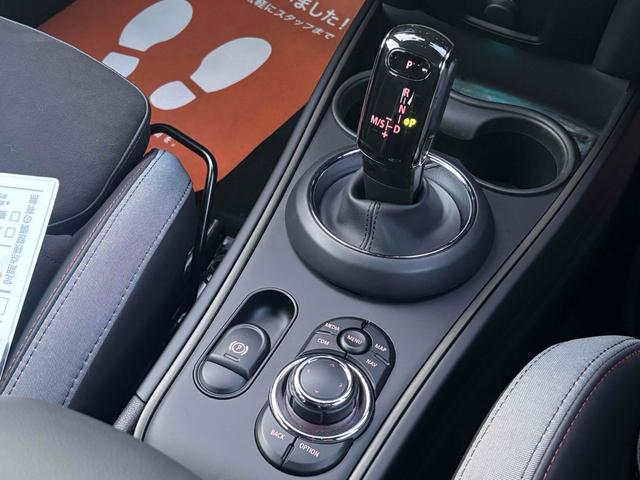 ＭＩＮＩ ＪＣＷ　クロスオーバー　プレミアム＋Ｐ　ＪＣＷトリム　新車保障継承　ドライブレコーダー　バックカメラ　ナビ　クリアランスソナー　パークアシスト　アルミホイール　オートライト　スマートキー　アイドリングストップ　電動格納ミラー　シートヒーター　ＡＴ（40枚目）