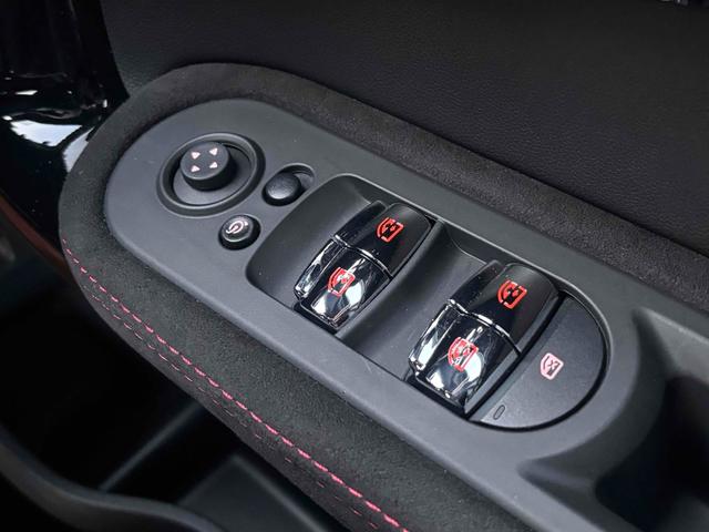 ＭＩＮＩ ＪＣＷ　クロスオーバー　プレミアム＋Ｐ　ＪＣＷトリム　新車保障継承　ドライブレコーダー　バックカメラ　ナビ　クリアランスソナー　パークアシスト　アルミホイール　オートライト　スマートキー　アイドリングストップ　電動格納ミラー　シートヒーター　ＡＴ（49枚目）