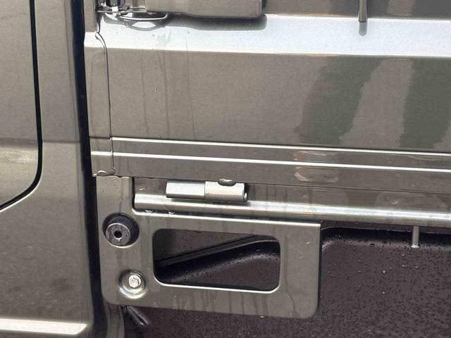 ミニキャブトラック Ｇ　４ＷＤ　軽トラック　ＡＴ　衝突被害軽減システム　クリアランスソナー　レーンアシスト　アイドリングストップ　電動格納ミラー　ＥＳＣ　エアコン　パワーウィンドウ　運転席エアバッグ　助手席エアバッグ　ＣＤ（11枚目）