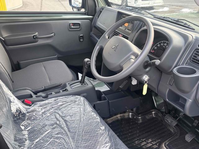 ミニキャブトラック Ｇ　４ＷＤ　軽トラック　ＡＴ　衝突被害軽減システム　クリアランスソナー　レーンアシスト　アイドリングストップ　電動格納ミラー　ＥＳＣ　エアコン　パワーウィンドウ　運転席エアバッグ　助手席エアバッグ　ＣＤ（17枚目）