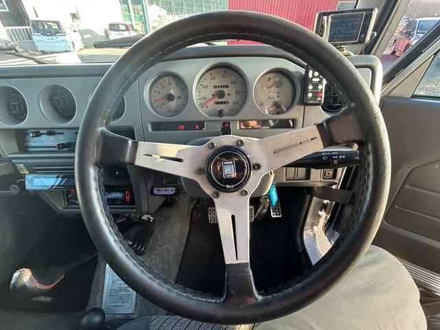 ジムニーシエラ エルク エアコン・パワステ・社外オーディオ・5MT・パートタイム4WD(16枚目)