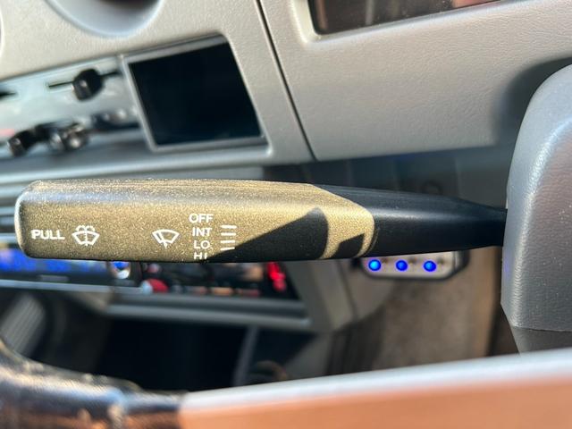 ジムニーシエラ エルク エアコン・パワステ・社外オーディオ・5MT・パートタイム4WD(17枚目)