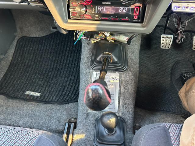 ジムニーシエラ エルク エアコン・パワステ・社外オーディオ・5MT・パートタイム4WD(24枚目)