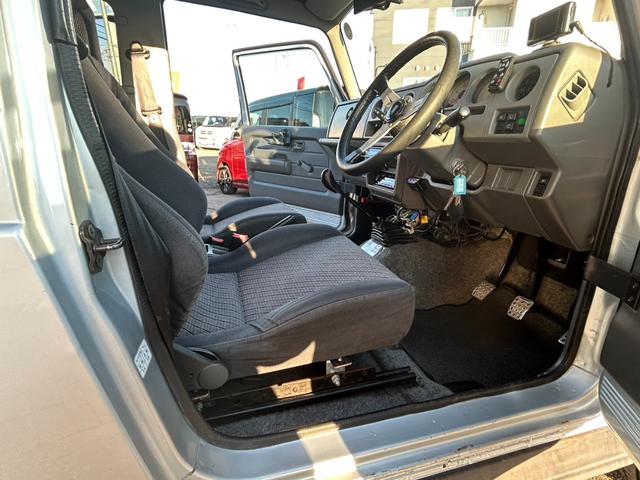 ジムニーシエラ エルク エアコン・パワステ・社外オーディオ・5MT・パートタイム4WD(32枚目)