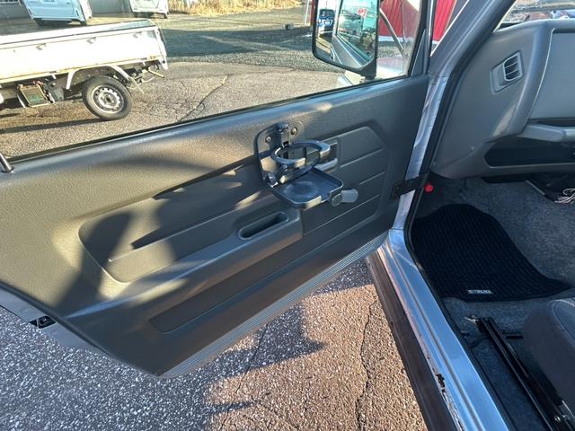 ジムニーシエラ エルク エアコン・パワステ・社外オーディオ・5MT・パートタイム4WD(37枚目)