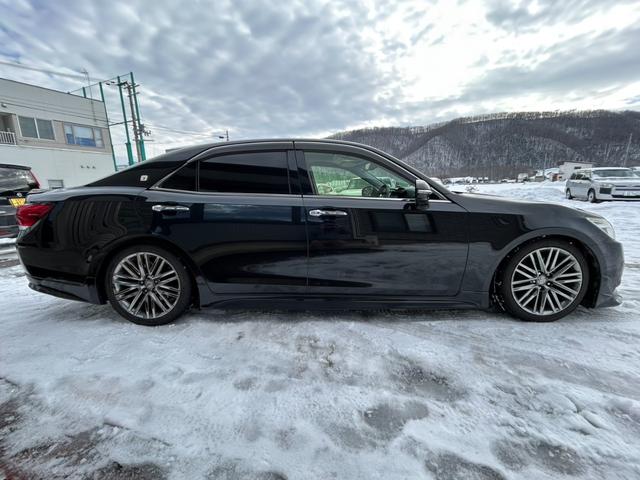 クラウン アスリートＳ　★純正ナビ・ＴＶ・Ｂｌｕｅｔｏｏｔｈ接続・バックカメラ・電動シート・レザーシート・サンルーフ・社外エアロ・車高調整サスペンション・オートライト・オートワイパー・シートヒーター・純正１８インチアルミ★（5枚目）