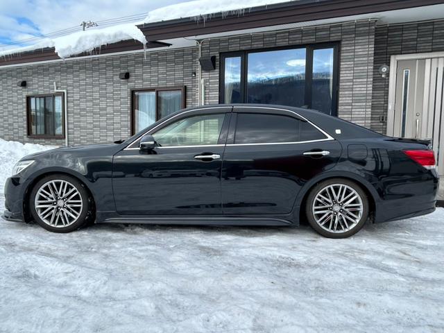 クラウン アスリートＳ　★純正ナビ・ＴＶ・Ｂｌｕｅｔｏｏｔｈ接続・バックカメラ・電動シート・レザーシート・サンルーフ・社外エアロ・車高調整サスペンション・オートライト・オートワイパー・シートヒーター・純正１８インチアルミ★（6枚目）