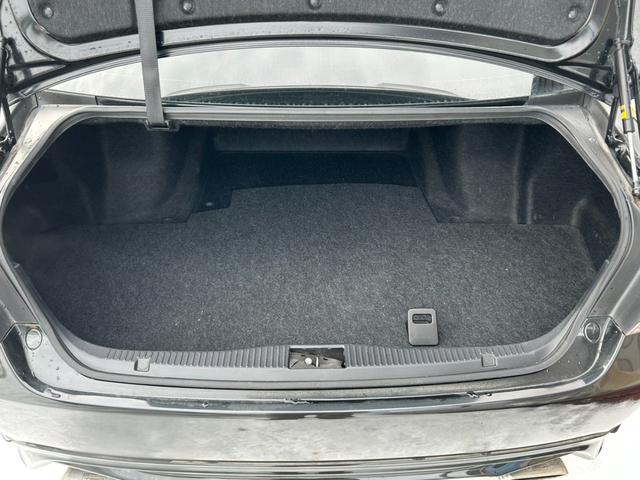 クラウン アスリートＳ　★純正ナビ・ＴＶ・Ｂｌｕｅｔｏｏｔｈ接続・バックカメラ・電動シート・レザーシート・サンルーフ・社外エアロ・車高調整サスペンション・オートライト・オートワイパー・シートヒーター・純正１８インチアルミ★（11枚目）