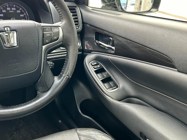 クラウン アスリートＳ　★純正ナビ・ＴＶ・Ｂｌｕｅｔｏｏｔｈ接続・バックカメラ・電動シート・レザーシート・サンルーフ・社外エアロ・車高調整サスペンション・オートライト・オートワイパー・シートヒーター・純正１８インチアルミ★（22枚目）