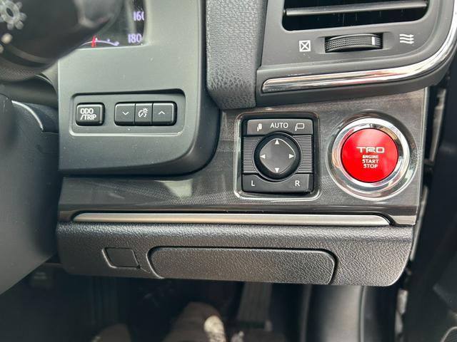 クラウン アスリートＳ　★純正ナビ・ＴＶ・Ｂｌｕｅｔｏｏｔｈ接続・バックカメラ・電動シート・レザーシート・サンルーフ・社外エアロ・車高調整サスペンション・オートライト・オートワイパー・シートヒーター・純正１８インチアルミ★（43枚目）