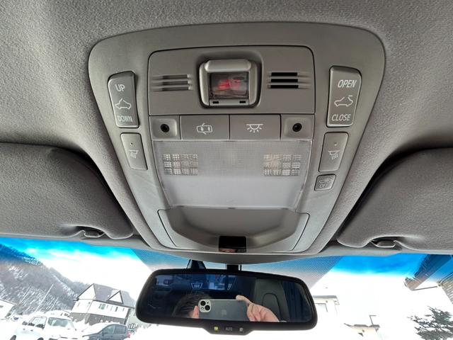 クラウン アスリートＳ　★純正ナビ・ＴＶ・Ｂｌｕｅｔｏｏｔｈ接続・バックカメラ・電動シート・レザーシート・サンルーフ・社外エアロ・車高調整サスペンション・オートライト・オートワイパー・シートヒーター・純正１８インチアルミ★（48枚目）