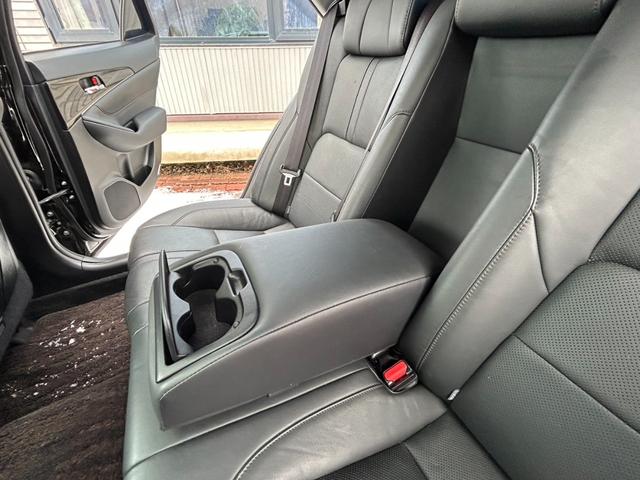 クラウン アスリートＳ　★純正ナビ・ＴＶ・Ｂｌｕｅｔｏｏｔｈ接続・バックカメラ・電動シート・レザーシート・サンルーフ・社外エアロ・車高調整サスペンション・オートライト・オートワイパー・シートヒーター・純正１８インチアルミ★（61枚目）