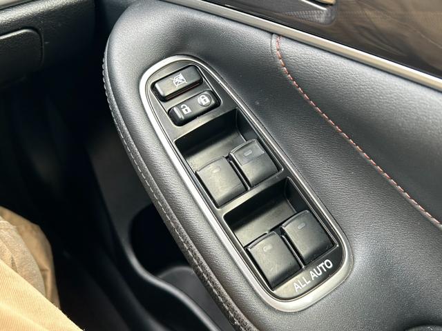 クラウン アスリートＳ　★純正ナビ・ＴＶ・Ｂｌｕｅｔｏｏｔｈ接続・バックカメラ・電動シート・レザーシート・サンルーフ・社外エアロ・車高調整サスペンション・オートライト・オートワイパー・シートヒーター・純正１８インチアルミ★（63枚目）