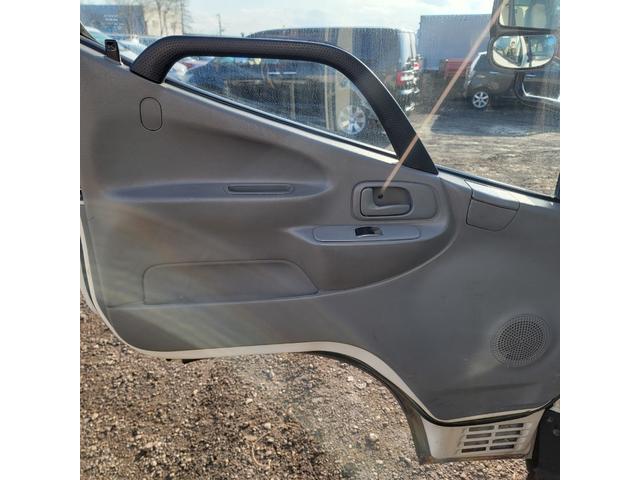 ダイナトラック 　パネルバン・ディーゼル・４ＷＤ・エアコン・パワステ・パワーウインドウ（28枚目）