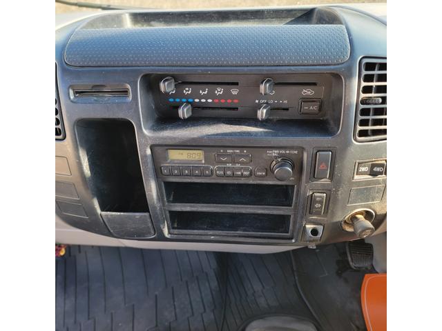 ダイナトラック 　クレーン・平ボディ・４ＷＤ・古賀ユニック・エアコン・パワステ・パワーウインドウ・（28枚目）