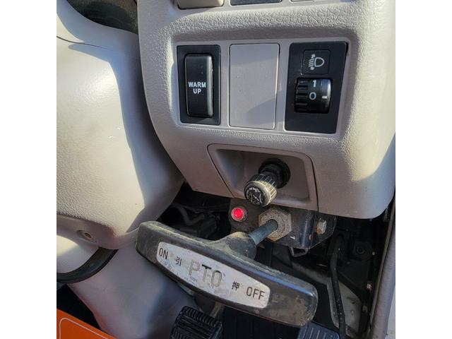 ダイナトラック 　クレーン・平ボディ・４ＷＤ・古賀ユニック・エアコン・パワステ・パワーウインドウ・（31枚目）