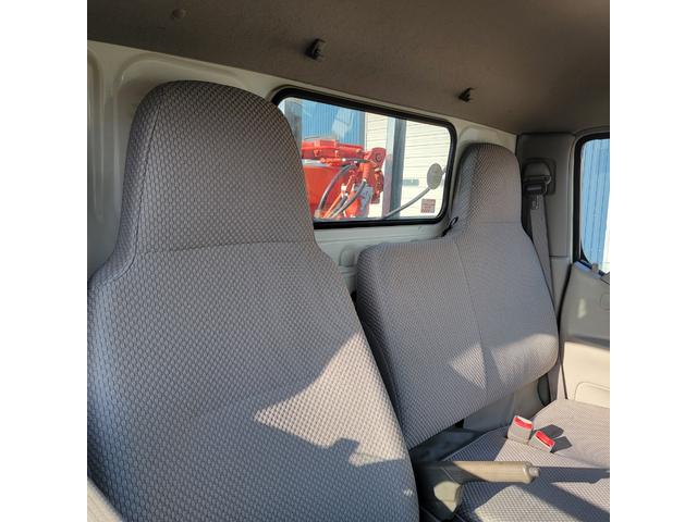 ダイナトラック 　クレーン・平ボディ・４ＷＤ・古賀ユニック・エアコン・パワステ・パワーウインドウ・（32枚目）