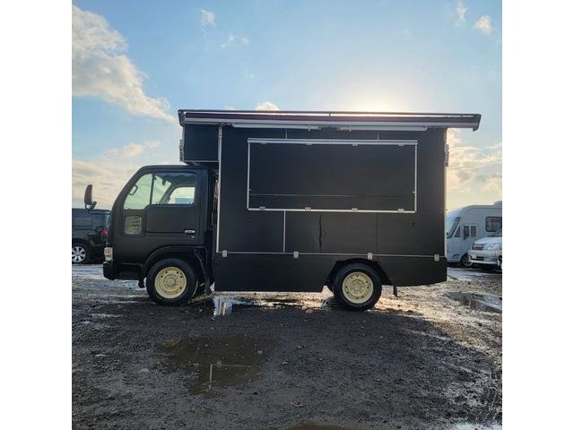 アトラストラック 3.2・4WD・キッチンカー・冷蔵庫・換気扇・シンク・コンロ・貯水・排水タンク・フライヤー・外部コンセント・エアコン・パワステ(5枚目)