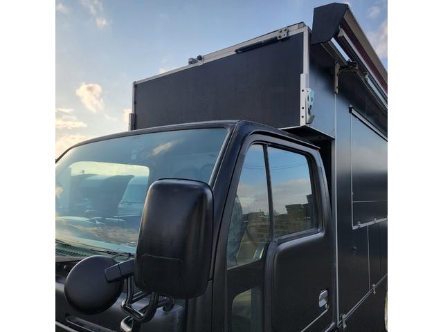 アトラストラック 3.2・4WD・キッチンカー・冷蔵庫・換気扇・シンク・コンロ・貯水・排水タンク・フライヤー・外部コンセント・エアコン・パワステ(13枚目)