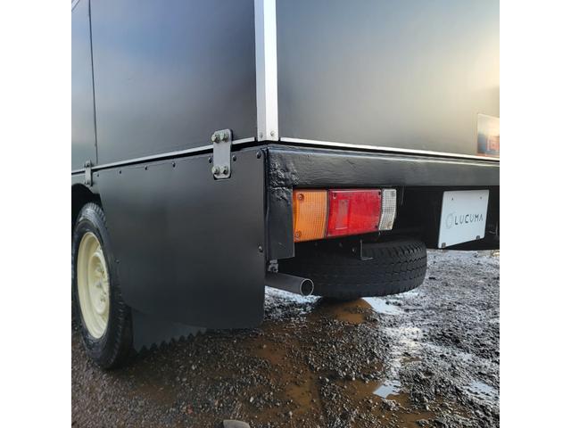 アトラストラック 3.2・4WD・キッチンカー・冷蔵庫・換気扇・シンク・コンロ・貯水・排水タンク・フライヤー・外部コンセント・エアコン・パワステ(17枚目)