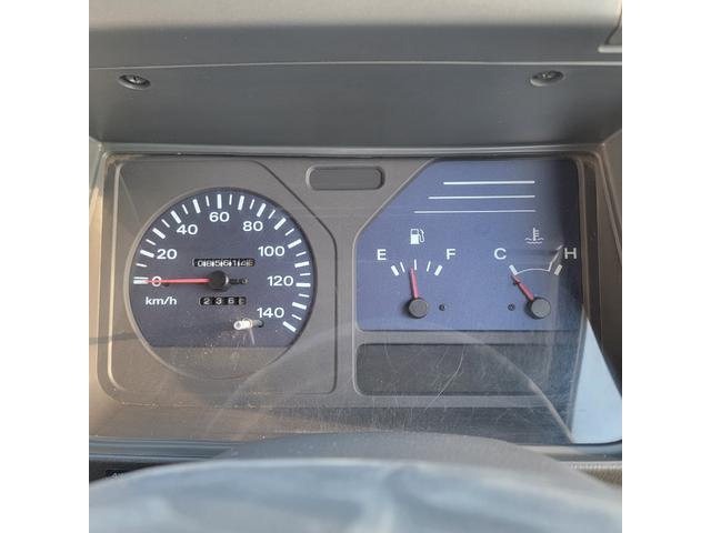 アトラストラック 3.2・4WD・キッチンカー・冷蔵庫・換気扇・シンク・コンロ・貯水・排水タンク・フライヤー・外部コンセント・エアコン・パワステ(33枚目)