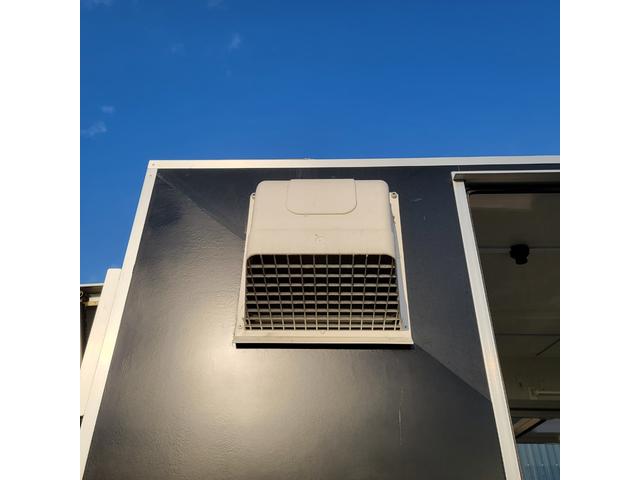 アトラストラック 3.2・4WD・キッチンカー・冷蔵庫・換気扇・シンク・コンロ・貯水・排水タンク・フライヤー・外部コンセント・エアコン・パワステ(48枚目)