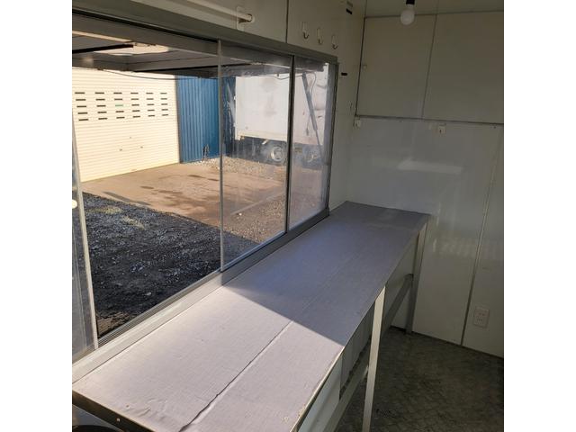 アトラストラック 3.2・4WD・キッチンカー・冷蔵庫・換気扇・シンク・コンロ・貯水・排水タンク・フライヤー・外部コンセント・エアコン・パワステ(52枚目)