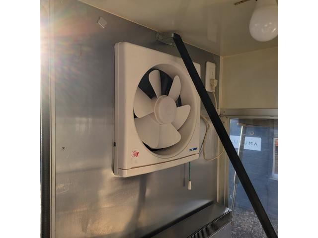 アトラストラック 3.2・4WD・キッチンカー・冷蔵庫・換気扇・シンク・コンロ・貯水・排水タンク・フライヤー・外部コンセント・エアコン・パワステ(55枚目)