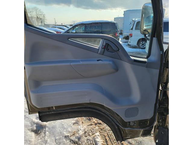 キャンターガッツ 　平ボディ・３．０ディーゼル・４ＷＤ・全塗装・エアコン・パワステ・パワーウインドウ（29枚目）