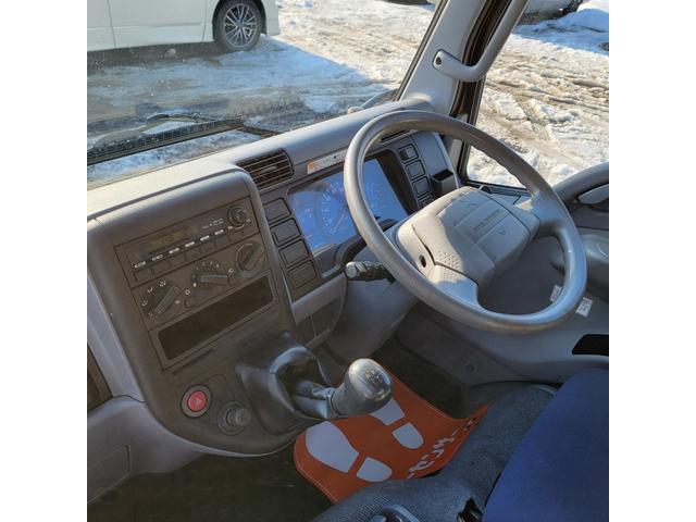 キャンターガッツ 　平ボディ・３．０ディーゼル・４ＷＤ・全塗装・エアコン・パワステ・パワーウインドウ（38枚目）