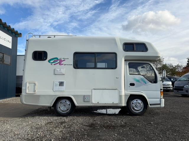 エルフトラック キャンピングカー・４ＷＤ　キャブコン・ディーゼル・４ＷＤ・ヨコハマモーターセールス・バンクベット・シンク・コンロ・エアコン・パワステ・パワーウインドウ（8枚目）