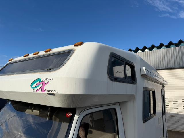 エルフトラック キャンピングカー・４ＷＤ　キャブコン・ディーゼル・４ＷＤ・ヨコハマモーターセールス・バンクベット・シンク・コンロ・エアコン・パワステ・パワーウインドウ（13枚目）