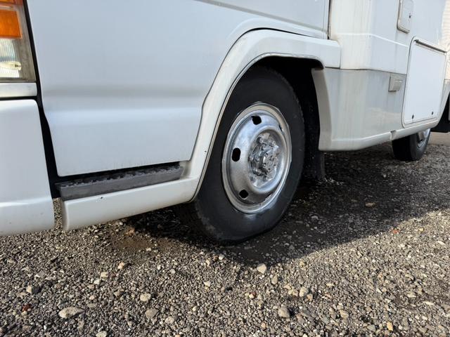 エルフトラック キャンピングカー・４ＷＤ　キャブコン・ディーゼル・４ＷＤ・ヨコハマモーターセールス・バンクベット・シンク・コンロ・エアコン・パワステ・パワーウインドウ（15枚目）