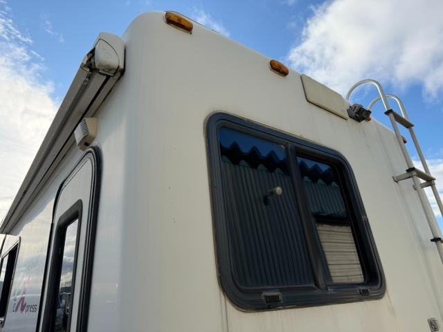 エルフトラック キャンピングカー・４ＷＤ　キャブコン・ディーゼル・４ＷＤ・ヨコハマモーターセールス・バンクベット・シンク・コンロ・エアコン・パワステ・パワーウインドウ（17枚目）