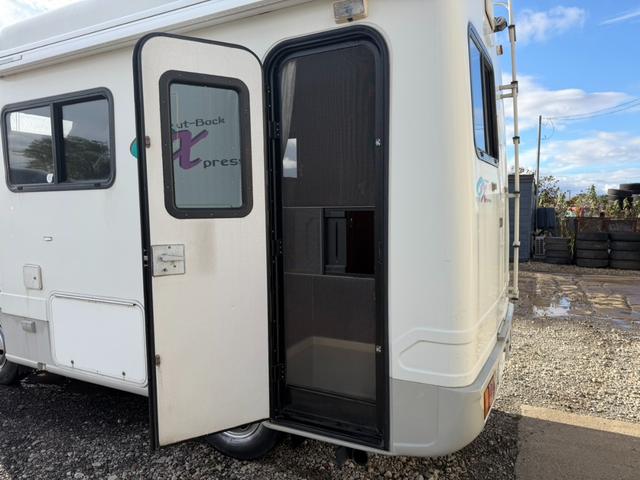 エルフトラック キャンピングカー・４ＷＤ　キャブコン・ディーゼル・４ＷＤ・ヨコハマモーターセールス・バンクベット・シンク・コンロ・エアコン・パワステ・パワーウインドウ（38枚目）