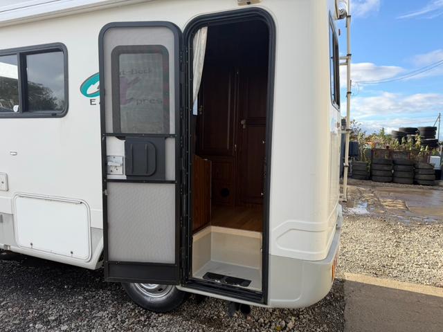 エルフトラック キャンピングカー・４ＷＤ　キャブコン・ディーゼル・４ＷＤ・ヨコハマモーターセールス・バンクベット・シンク・コンロ・エアコン・パワステ・パワーウインドウ（39枚目）