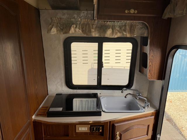 エルフトラック キャンピングカー・４ＷＤ　キャブコン・ディーゼル・４ＷＤ・ヨコハマモーターセールス・バンクベット・シンク・コンロ・エアコン・パワステ・パワーウインドウ（42枚目）