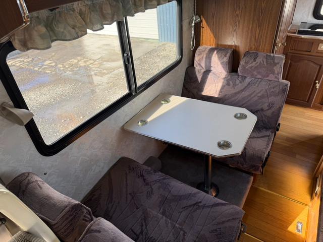 エルフトラック キャンピングカー・４ＷＤ　キャブコン・ディーゼル・４ＷＤ・ヨコハマモーターセールス・バンクベット・シンク・コンロ・エアコン・パワステ・パワーウインドウ（47枚目）